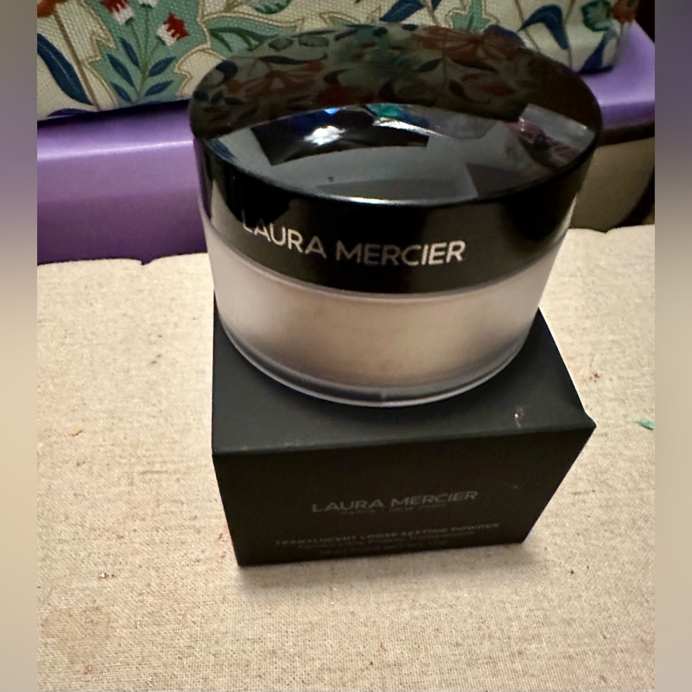 LAURA MERCIER Loose Setting Powder in Translucent NEW - Picture 2 of 12
